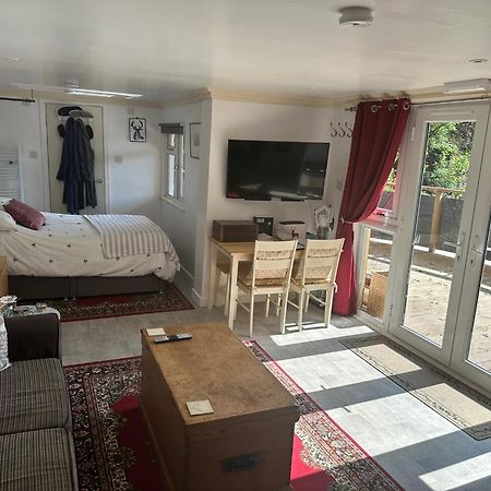 Unique Orchard Lodge For Couples With Hot Tub ستراتهيفين المظهر الخارجي الصورة