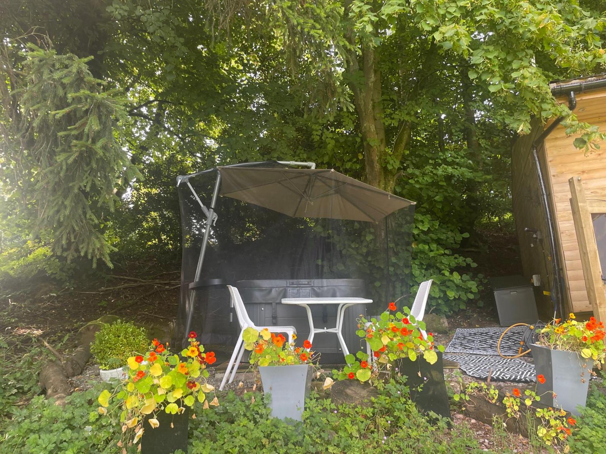 Unique Orchard Lodge For Couples With Hot Tub ستراتهيفين المظهر الخارجي الصورة